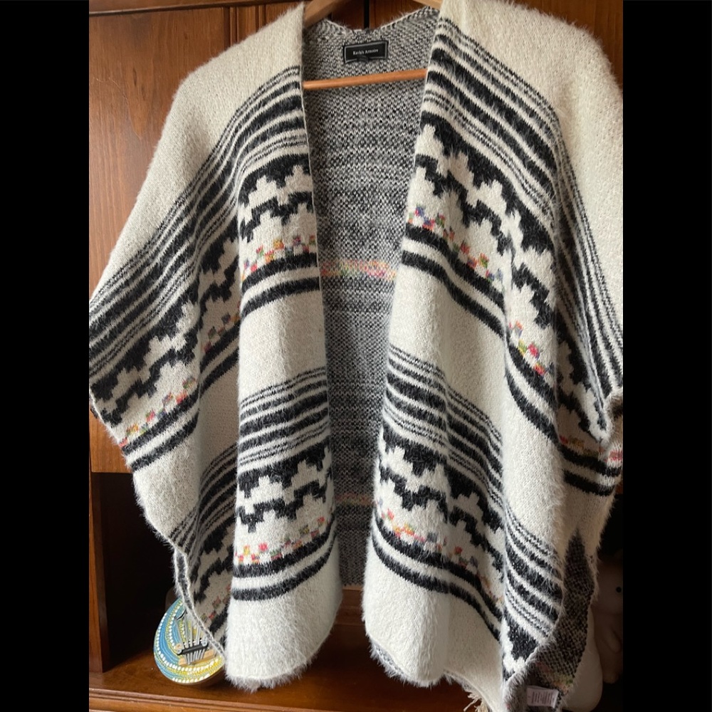 NWT Poncho Kayla's Armoire Sweater/Duster, Grey Cream and multi color .